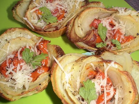 Fragrant potatoes with sour cream in the oven: hearty and tasty