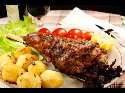 Oven-baked lamb leg - 4 delicious recipes