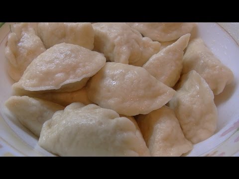 Comment faire cuire la pâte pour les boulettes de pommes de terre et du fromage cottage