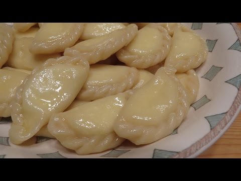 Comment faire cuire la pâte pour les boulettes de pommes de terre et du fromage cottage