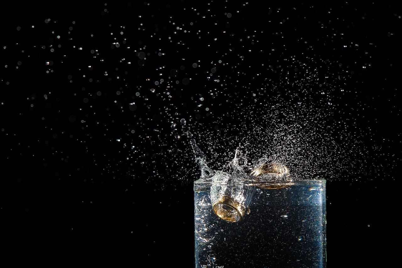 Verre d'eau contre le hoquet