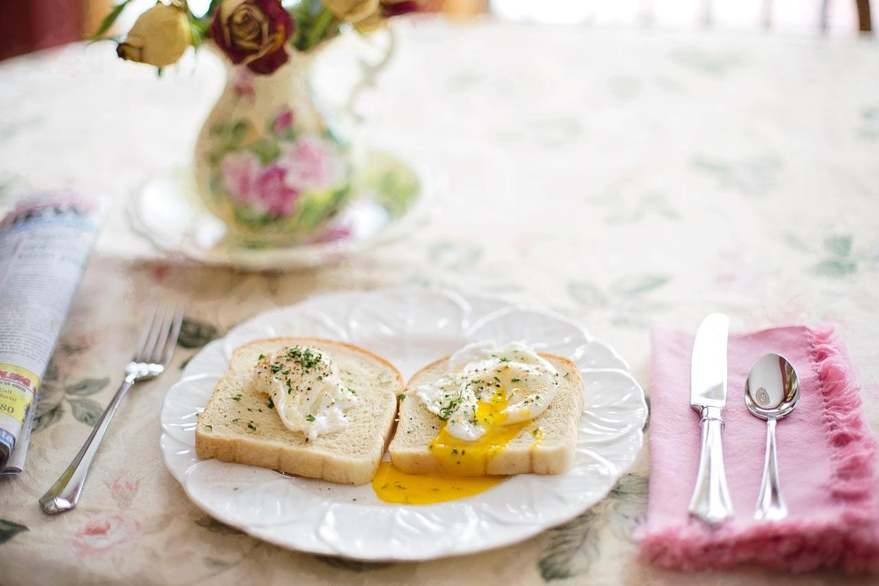 Croûtons bien cuits avec oeuf