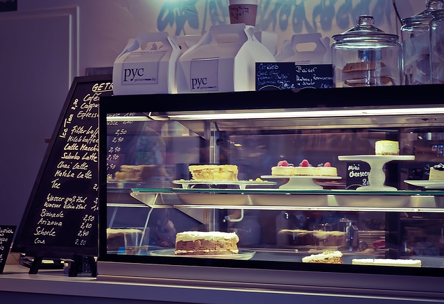 Dessert vitrine dans un café