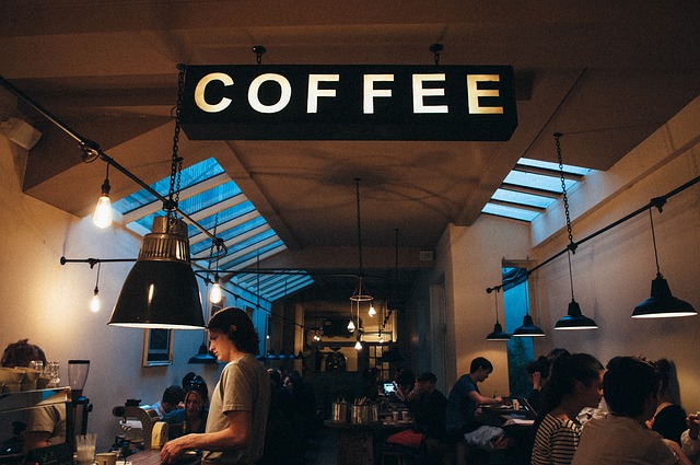 Beaucoup de visiteurs au café