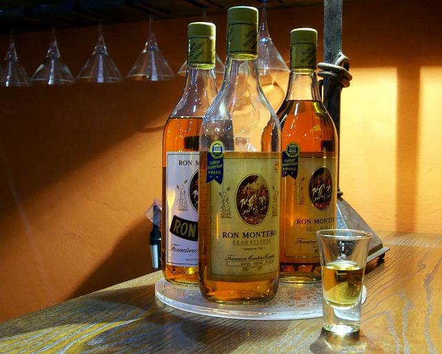 Ba chai rượu rum