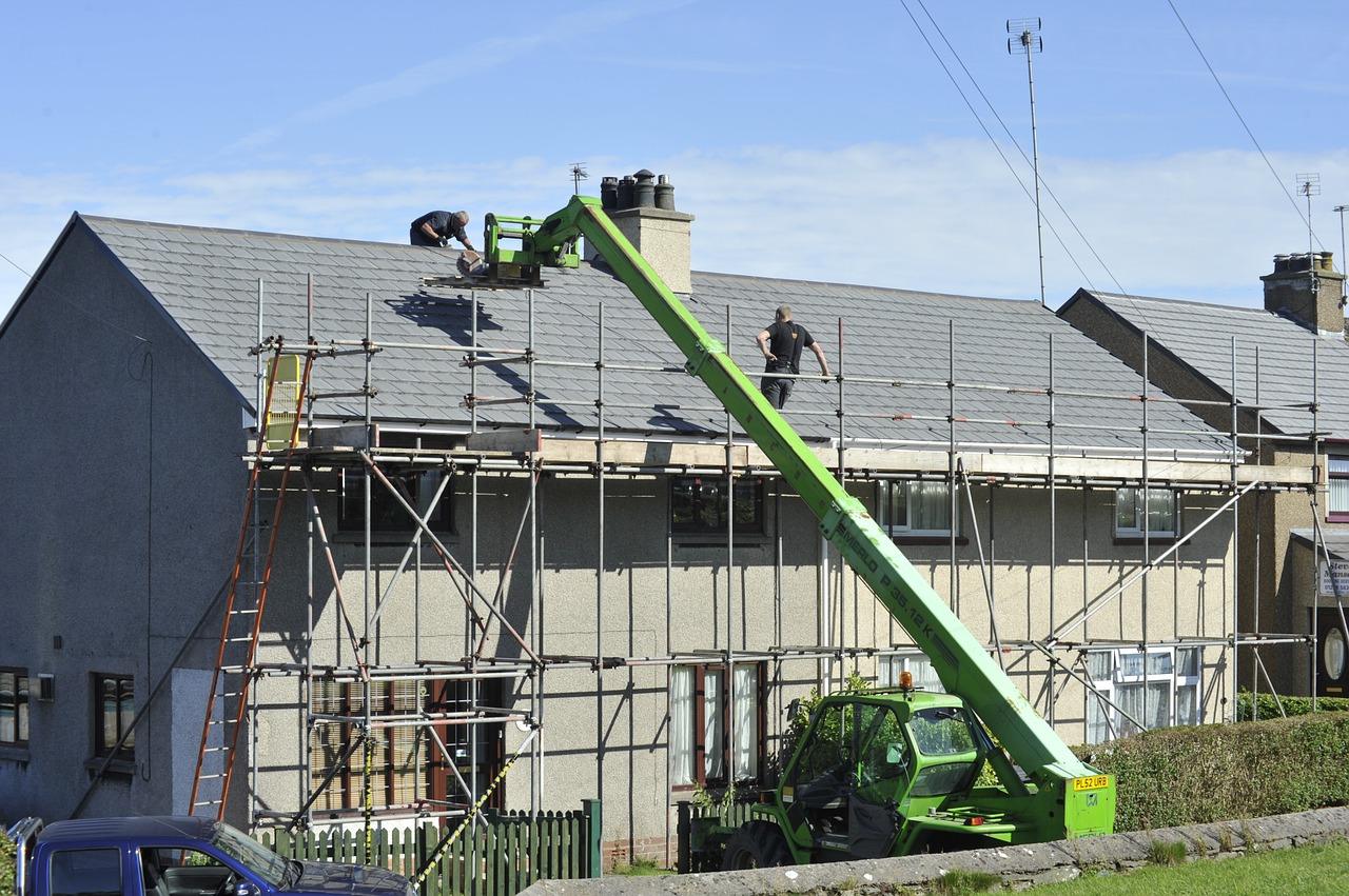 Construction d'une maison sur un chalet d'été