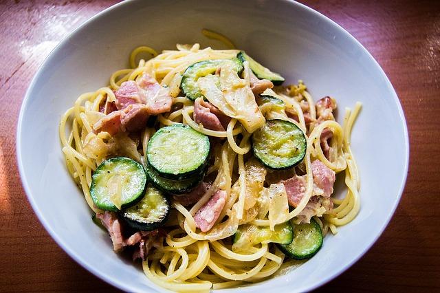 Carbonara with cucumbers