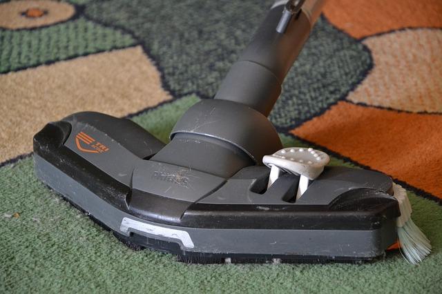 Carpet cleaning with a vacuum cleaner