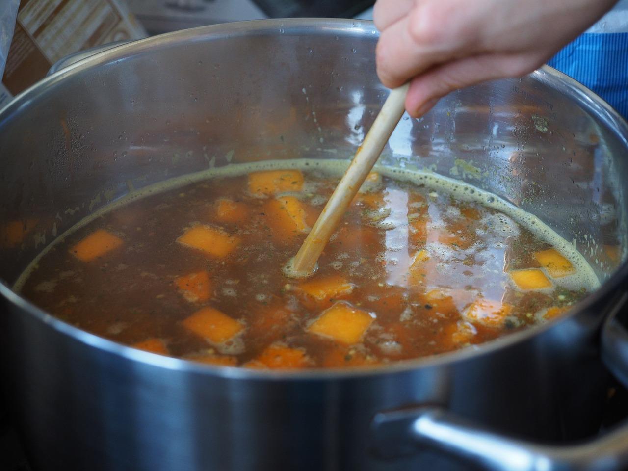 Sådan tilberedes oksekød bouillon derhjemme