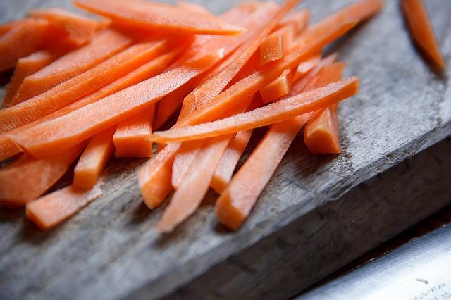 Photo carrots for salad