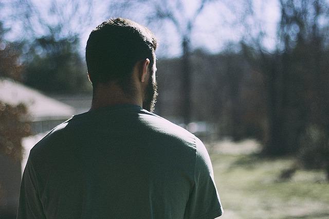 Photo d'un homme à l'arrière