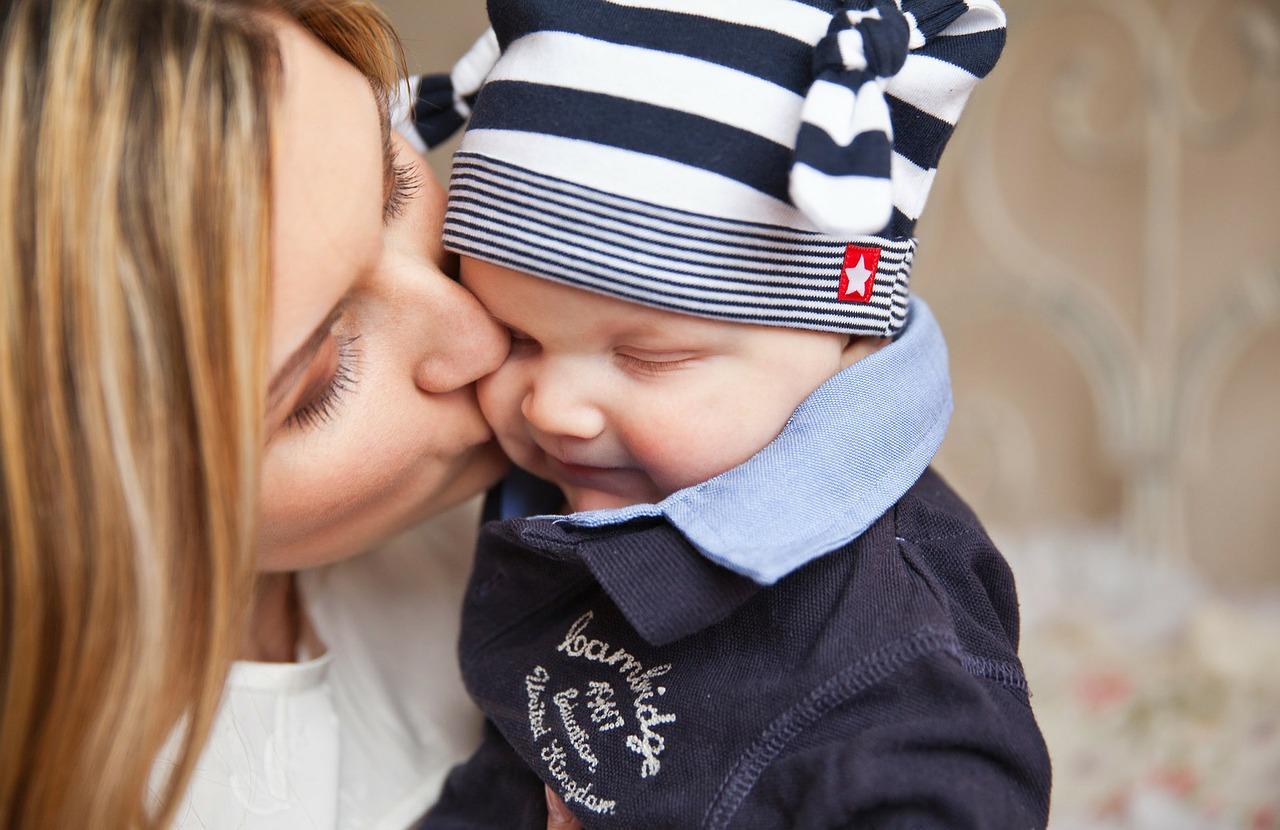 Sådan fravænnes en baby fra amning efter et år