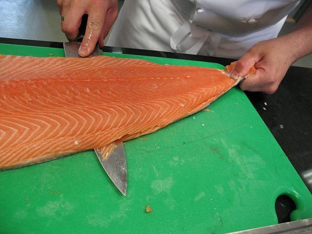 Preparing salmon fillet for salting