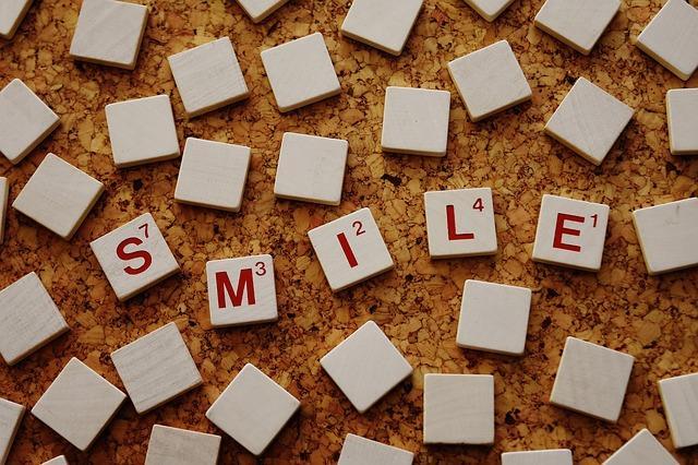 Photo de cubes avec l'inscription Smile