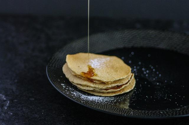 Belle photo de crêpes au miel