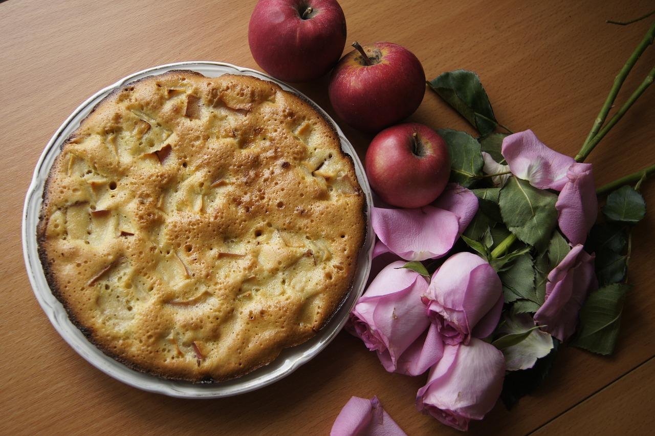 Charlotte aux pommes dans une cocotte