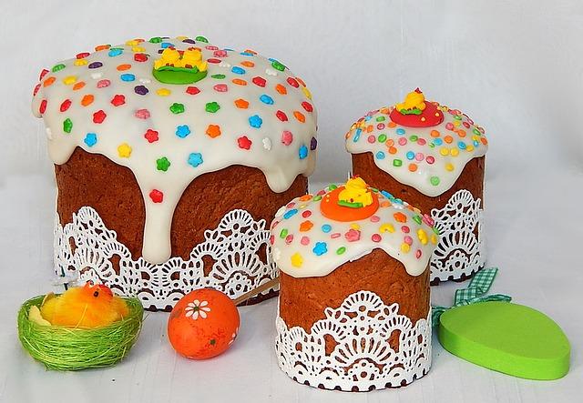 Easter cakes in icing