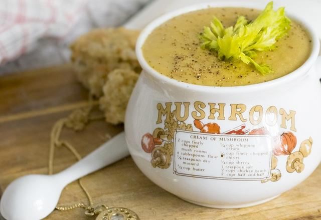 Soupe de champignons blancs au fromage fondu