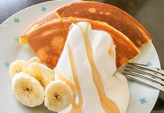 Pannekaker med rømme og banan