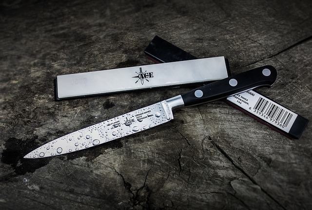 Sharp signature knife