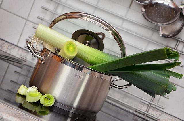 Clean stainless steel casserole