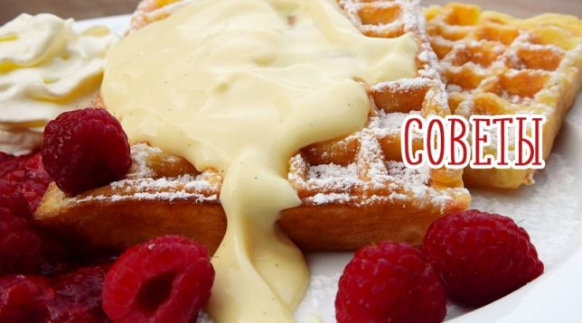 Lait condensé sur une gaufre